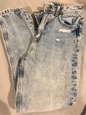 Zara High-Rise Light Wash Mom Jeans